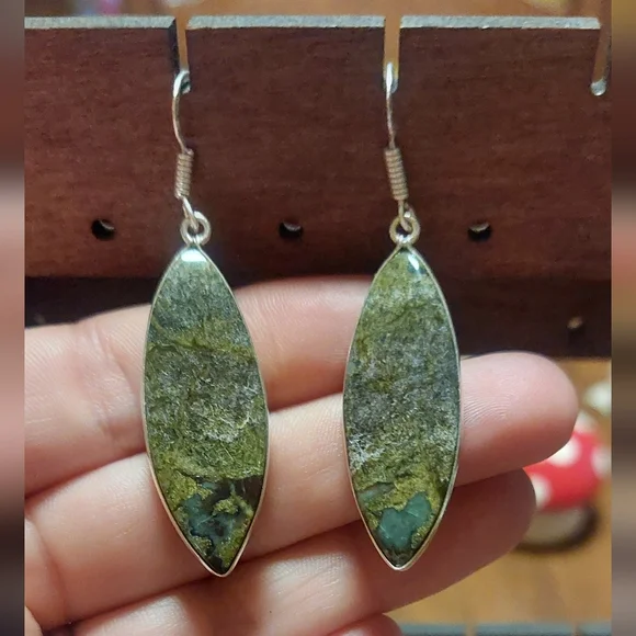 Dragon Stone Drop Earrings - Picture 4 of 4